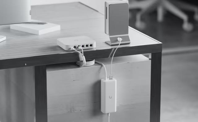 PoE Integrated AC Adapter